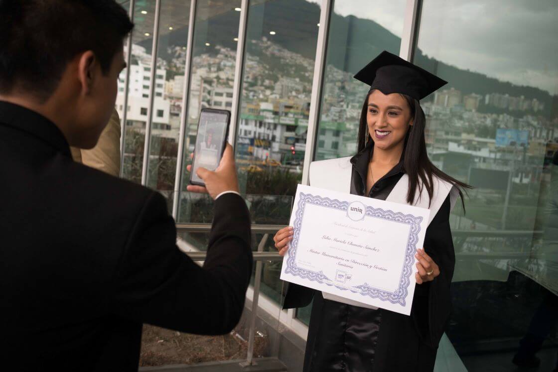 Graduación UNIR en Ecuador. ALUMNA