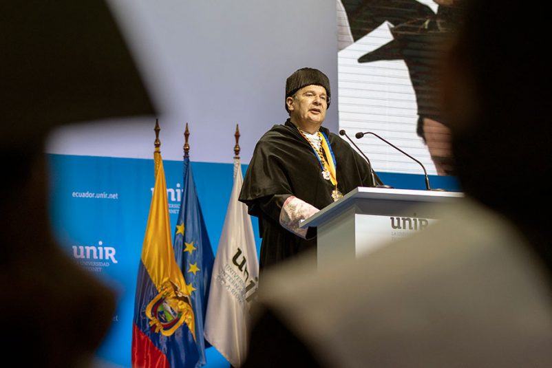 El rector durante su discurso de la Ceremonia UNIR Alumni Quito 2019