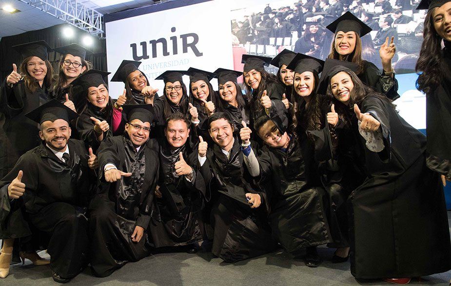 Alumnos de la ceremonia UNIR Alumni Quito 2019