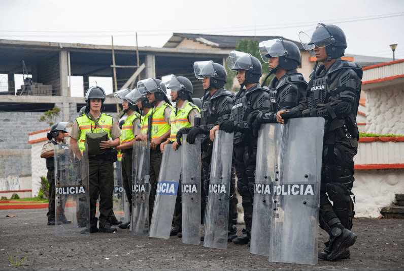 oficiales policía ecuador