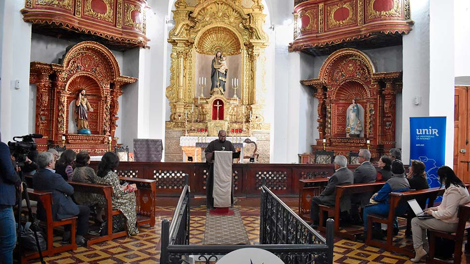 La primera parte del evento se desarrolló en la capilla San José, joya del pasado colonial.