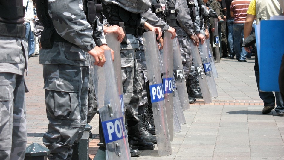 Policías del Ecuador en una protesta