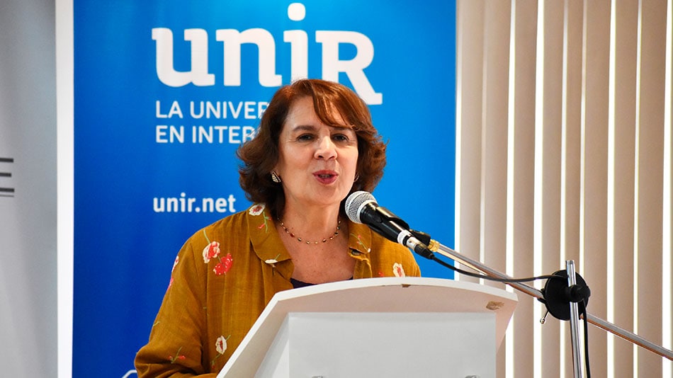 Rosalía Arteaga, presidenta de UNIR en Ecuador, en el acto de concesión de becas 2023.