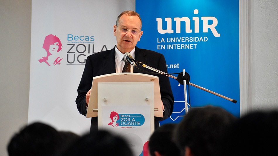José María Vázquez García-Peñuela, rector de UNIR, participó en la concesión de becas del año pasado.