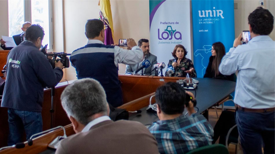 El anuncio del lanzamiento de Becas Territorio para la Prefectura de Loja convocó a los medios locales. 