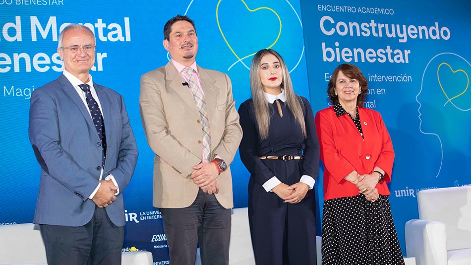 2)Octavio Corral Pazos de Provens, decano de la Facultad de Ciencias de la Salud de UNIR; José Sandoval, viceministro de Gestión Educativa del Ministerio de Educación del Ecuador; Milena Charfuelán, directora general del IESS;y Rosalía Arteaga, presidenta de UNIR en Ecuador.