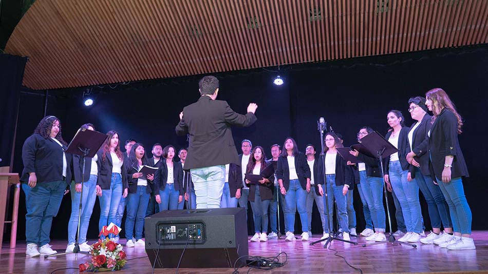 Fernando Mosquera dirige el Coro Nacional de la Casa de la Cultura Ecuatoriana desde 2017.