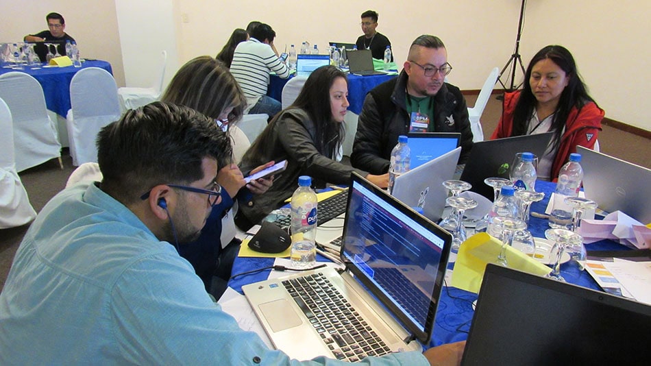 Los participantes en el hackathon compitieron en la resolución de desafíos tecnológicos.