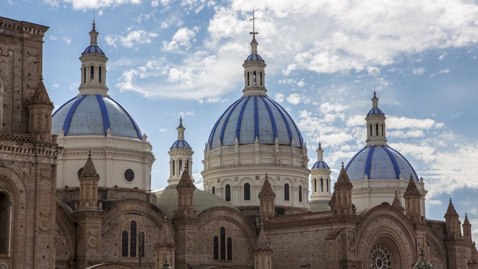 Patrimonio cultural de Ecuador, Catedral de la Inmaculada Concepción, vista de las cúpulas del centro histórico de Cuenca, Ecuador