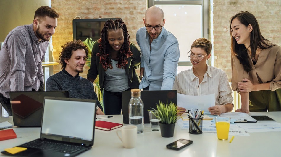 En el dinámico mundo del marketing político, medir y analizar el éxito de las campañas es esencial a fin de optimizar tácticas para alcanzar los objetivos deseados