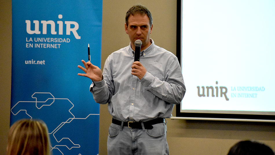 Sergio Arce García, docente e investigador de UNIR, especialista en comunicación digital y desinformación.
