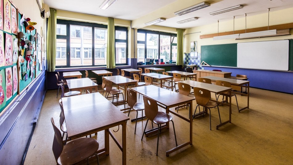 Una de las 10 normas de convivencia en el aula es mantener en orden, respetar la organización del espacio, los horarios y las dinámicas establecidas