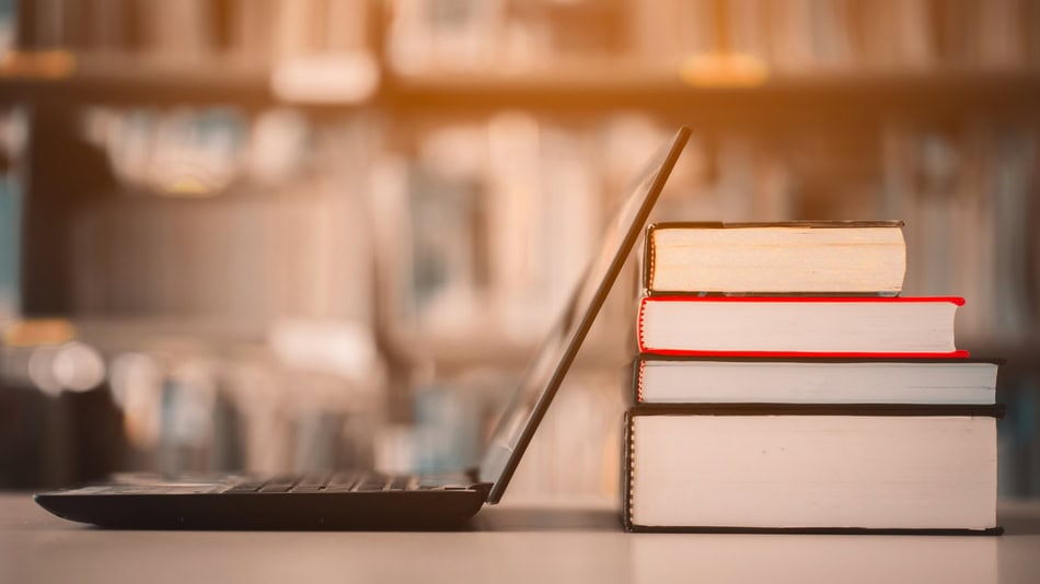 El proceso sobre cómo estudiar dos carreras a la vez en Ecuador implica distintos procedimientos según si la universidad es pública o privada