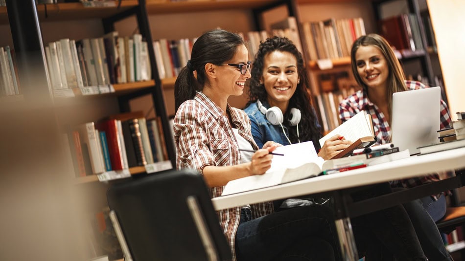 Estudiar 2 carreras a la vez en Ecuador sí es posible, aunque existen condiciones específicas que regulan esta modalidad