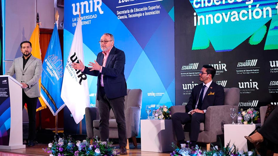 El eje del acto fueron los cursos de educación inclusiva, ciberseguridad e innovación tecnológica. 