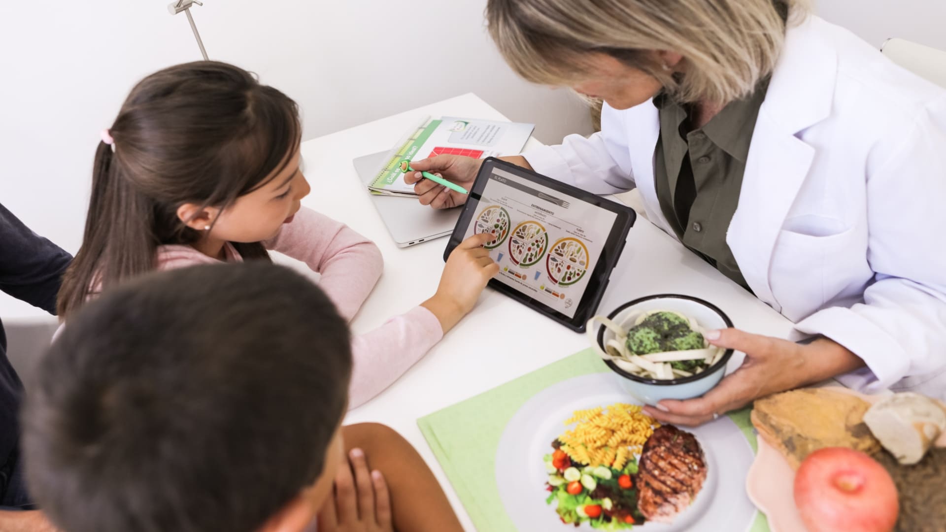 Máster de Formación Permanente en Estrategias Nutricionales en las Etapas Infantil y Juvenil