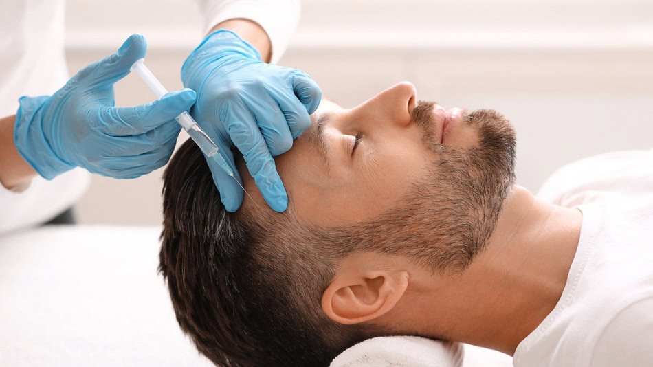 La mesoterapia es una técnica estética médica que consiste en la aplicación de microinyecciones de sustancias activas en la capa media de la piel (mesodermo)