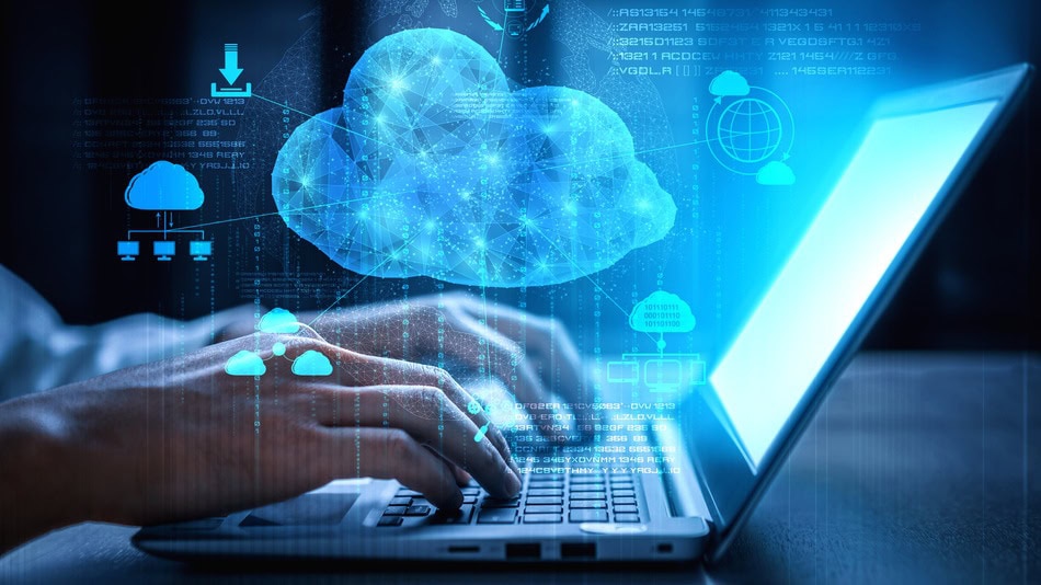 Cuando hablamos de qué es una máquina virtual, nos referimos a un software que simula un ordenador completo dentro de otro equipo físico