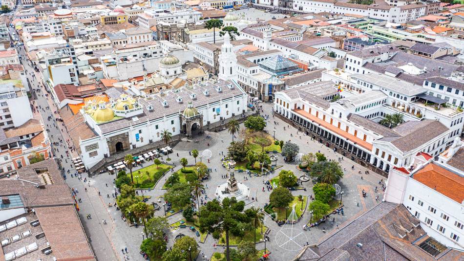 El turismo cultural consiste en una forma de viajar que tiene como propósito descubrir, valorar y disfrutar del patrimonio histórico, artístico y social de una región