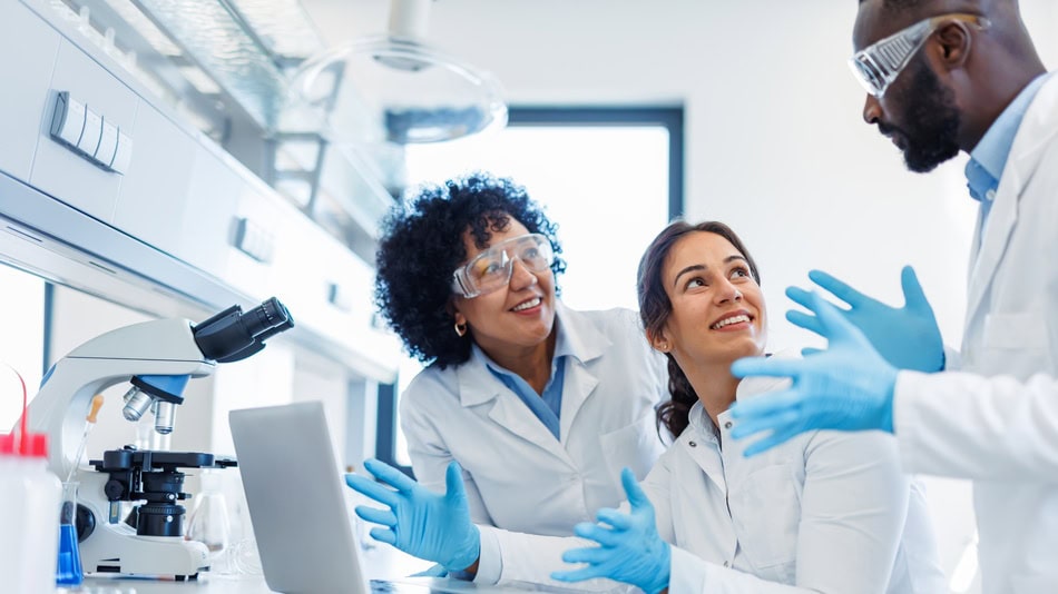 En promedio, cuánto gana un ingeniero en biotecnología en Ecuador varía entre 900 y 2.500 dólares mensuales