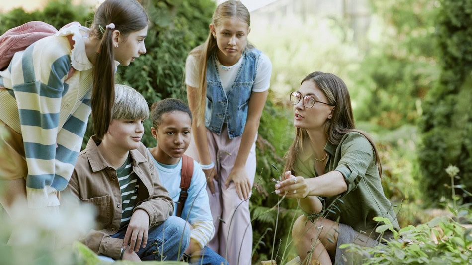 La inteligencia naturalista es la capacidad que tienen las personas para comprender, observar y relacionarse con el mundo natural