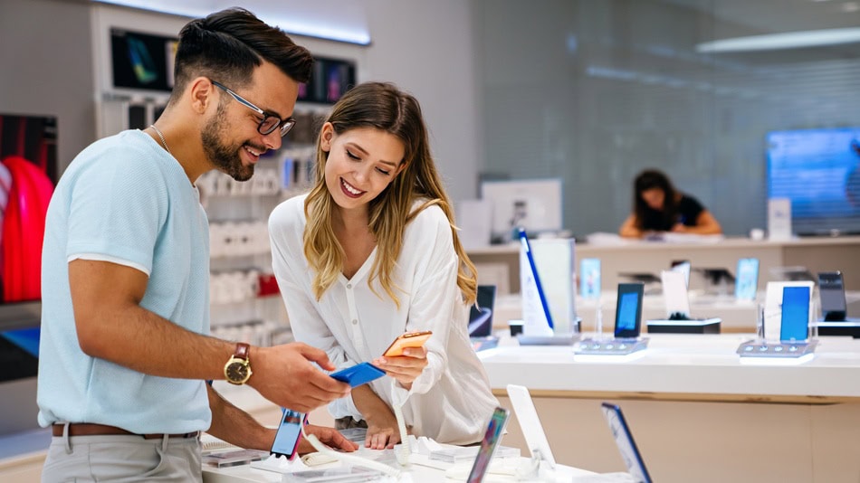 El ciclo de vida de un producto es un modelo que describe cómo evolucionan las ventas, la demanda y la posición competitiva de un artículo, desde el lanzamiento hasta su retiro