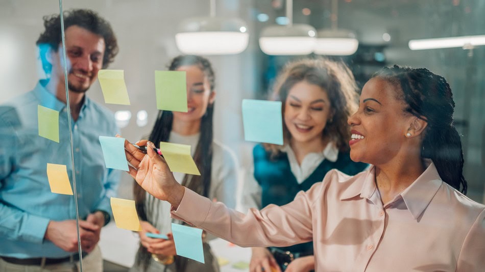 Aunque a menudo se confunden la gestión sistémica vs. sistemática, cada una representa formas distintas pero complementarias de abordar los proyectos