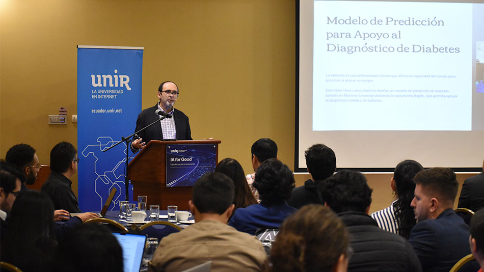 Luis Miguel Garay, director del Área de Inteligencia Artificial de UNIR, en su presentación.