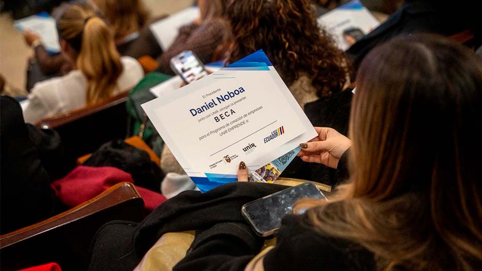 Con la entrega de 1.500 becas, UNIR refuerza su compromiso con el sistema educativo del Ecuador, dentro y fuera de sus fronteras.