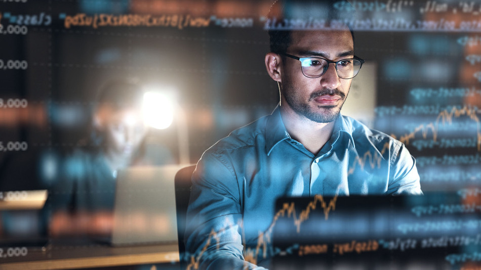 Para ser analista de mercado en Ecuador, necesitas construir un perfil profesional sólido, entender el contexto económico, el comportamiento del consumidor y la lógica de los mercados locales e internacionales