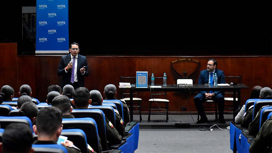Diego Fernando Villegas centró su ponencia en los derechos y principios constitucionales.