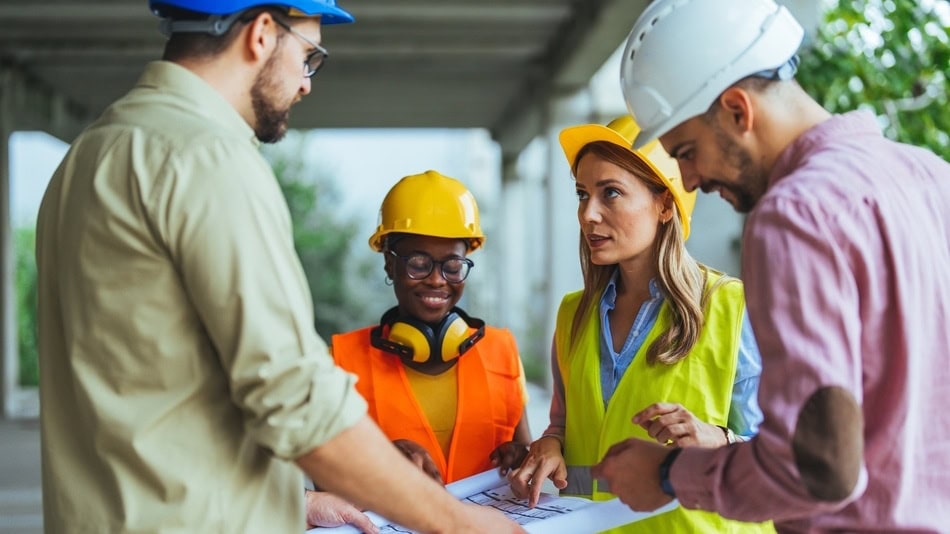 Las diferencias entre arquitecto e ingeniero civil, encontramos que el enfoque profesional, las responsabilidades y el tipo de trabajo a diario no son iguales