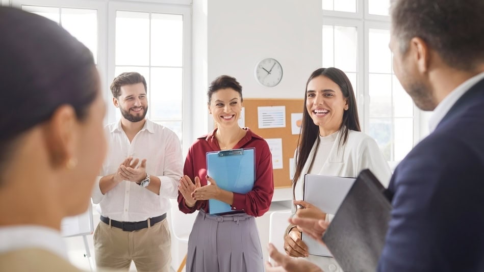 Una de las Carreras y estudios con proyecci&oacute;n despu&eacute;s de los 40 es el Trabajo Social