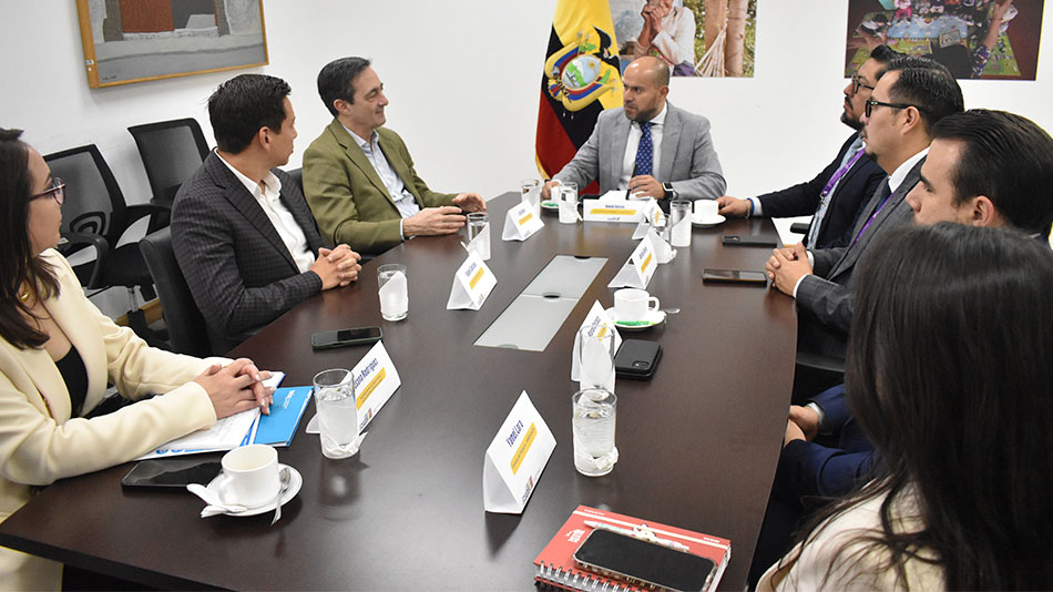 El interinstitucional estuvo participado por otros representantes del Ministerio y de UNIR