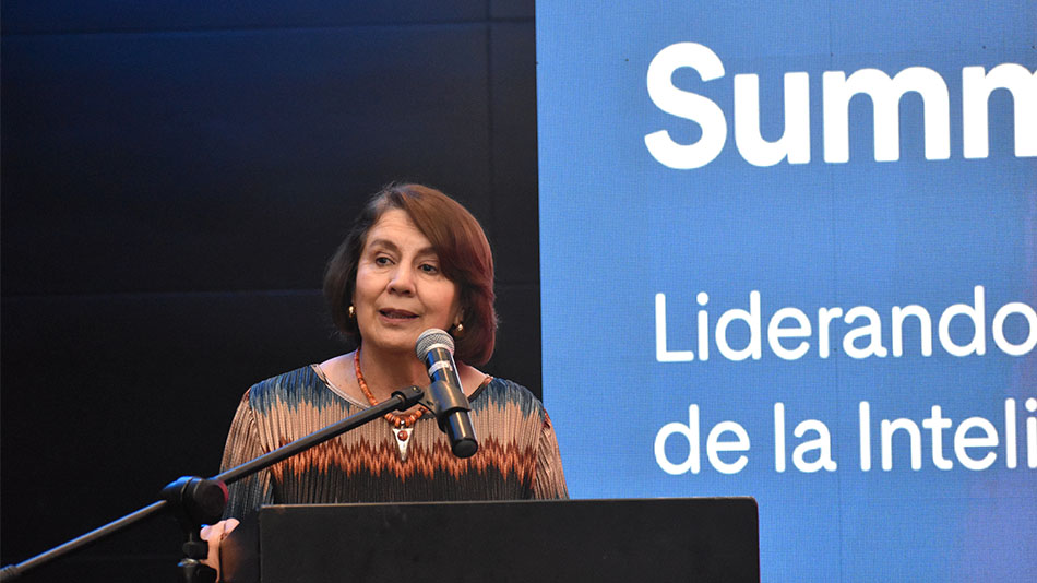 Rosal&iacute;a Arteaga, presidenta de UNIR en Ecuador.