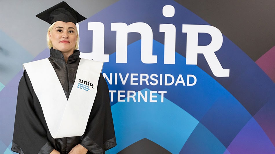 Estudiante incansable, viajera constante y profesional humanitaria, así es Mireia Santamaría.