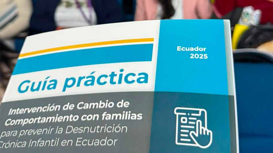 En el acto de Riobamba se presentó y repartió entre los asistentes la 'Guía Práctica Intervención de Cambio de Comportamiento con familias para prevenir la Desnutrición Crónica Infantil en Ecuador’.