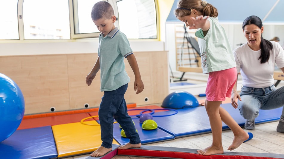 La psicomotricidad es la disciplina que conecta el desarrollo motor con el aprendizaje, la emoción y su relación con el entorno
