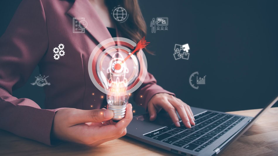un product manager, un perfil que escucha al usuario, coordina con tecnolog&iacute;a, analiza datos y ayuda a decidir qu&eacute; se construye