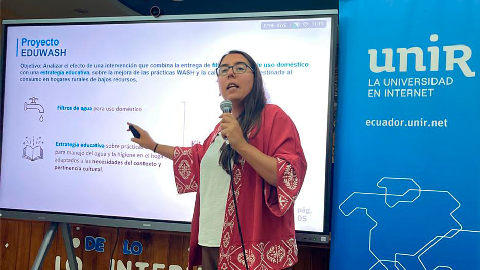 Pilar Villena durante su intervenci&oacute;n en la &lsquo;Jornada de Intercambio y Transformaci&oacute;n sobre Desnutrici&oacute;n Cr&oacute;nica Infantil&rsquo;.