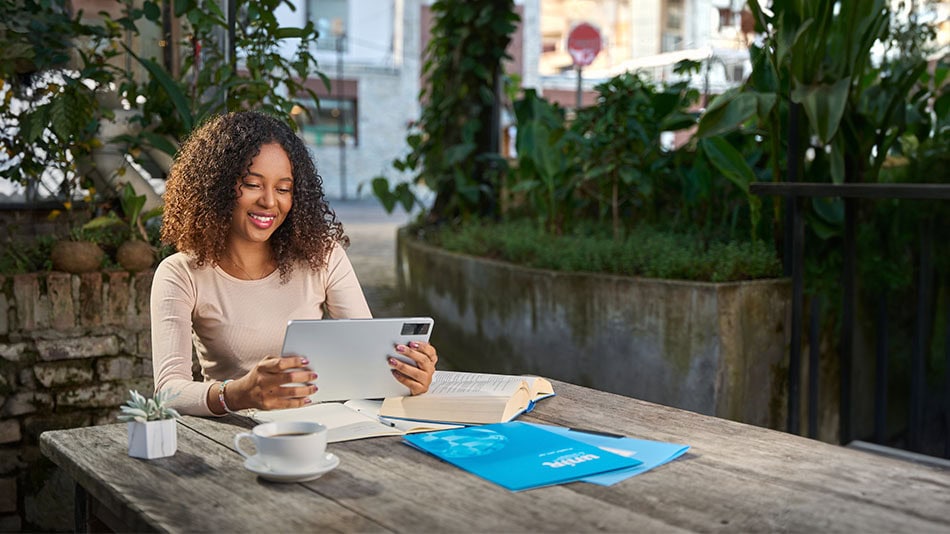 La flexible metodología 100% online de UNIR permite compatibilizar la formación con la vida profesional y personal.