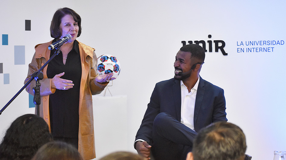 Rosalía Arteaga, presidenta de UNIR en Ecuador, junto a Frickson Erazo.