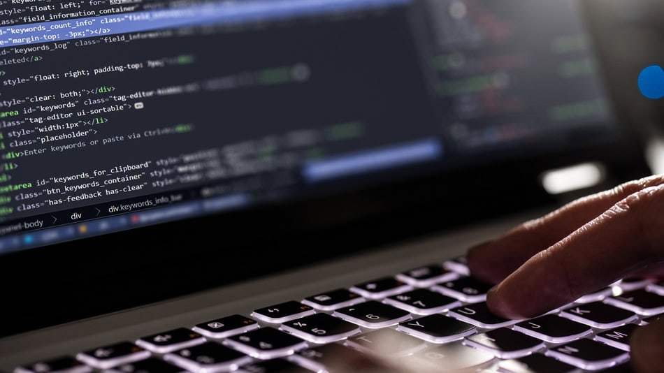 El salario de un ingeniero de software en el Ecuador depende de su experiencia, especialidad, nivel de inglés, tipo de empresa y modalidad de trabajo