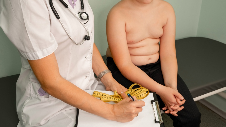 Para el nutricionista infantil, el desaf&iacute;o est&aacute; en mirar m&aacute;s all&aacute; del peso y analizar el crecimiento, la composici&oacute;n de la dieta, el entorno familiar, la salud metab&oacute;lica y la conducta alimentaria