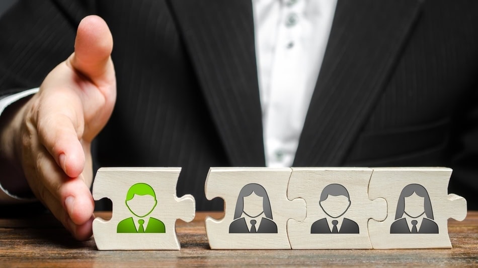 El HR Business Partner es el profesional especializado para resolver esos requerimientos, conectando los objetivos de la empresa con la gestión del talento humano y el liderazgo