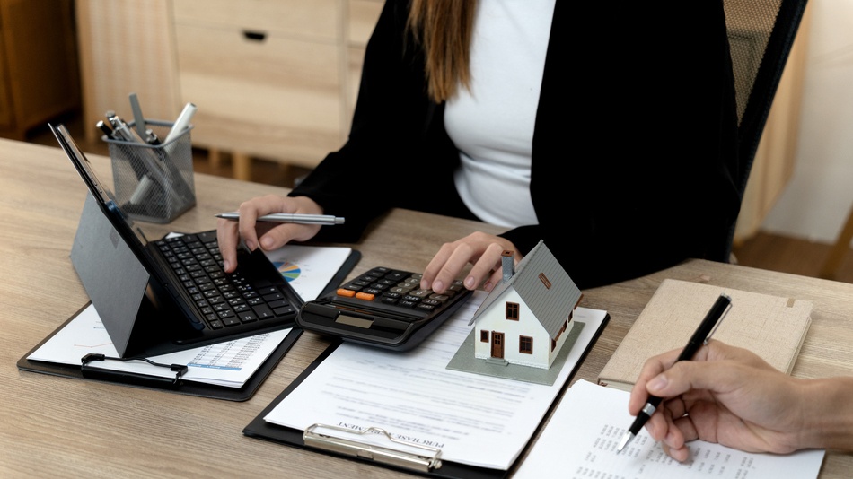 Si quieres saber c&oacute;mo ser agente inmobiliario con visi&oacute;n profesional, necesitas entender conceptos de derecho inmobiliario, documentaci&oacute;n, administraci&oacute;n de propiedades y condiciones de un contrato de arrendamiento
