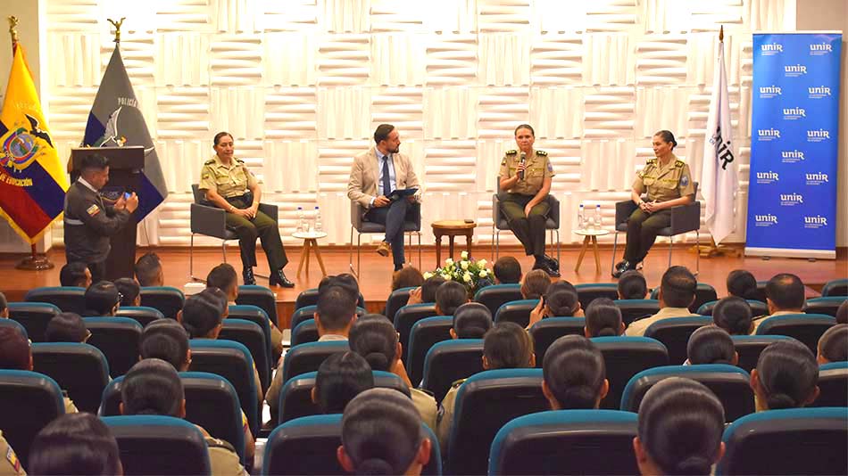 Tres coroneles participaron en el conversatorio "Liderazgo Femenino en el Ámbito de la Seguridad'.