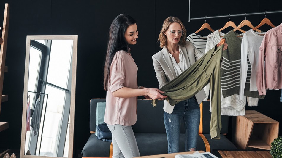 El personal shopper es un perfil especializado en la asesoría de imagen personal, estilo y gestión de presupuesto
