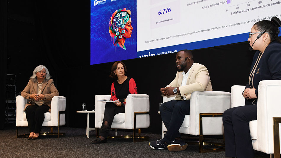 Los panelistas del conversatorio abordaron claves de la innovaci&oacute;n educativa.