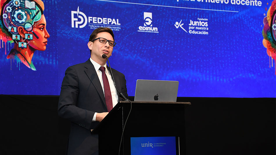 Fabi&aacute;n Santana, director de UNIR en Ecuador.
